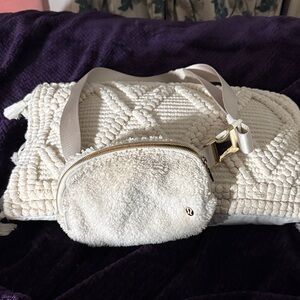 Lululemon Fuzzy Sherpa Cream Women's Belt Bag 1L